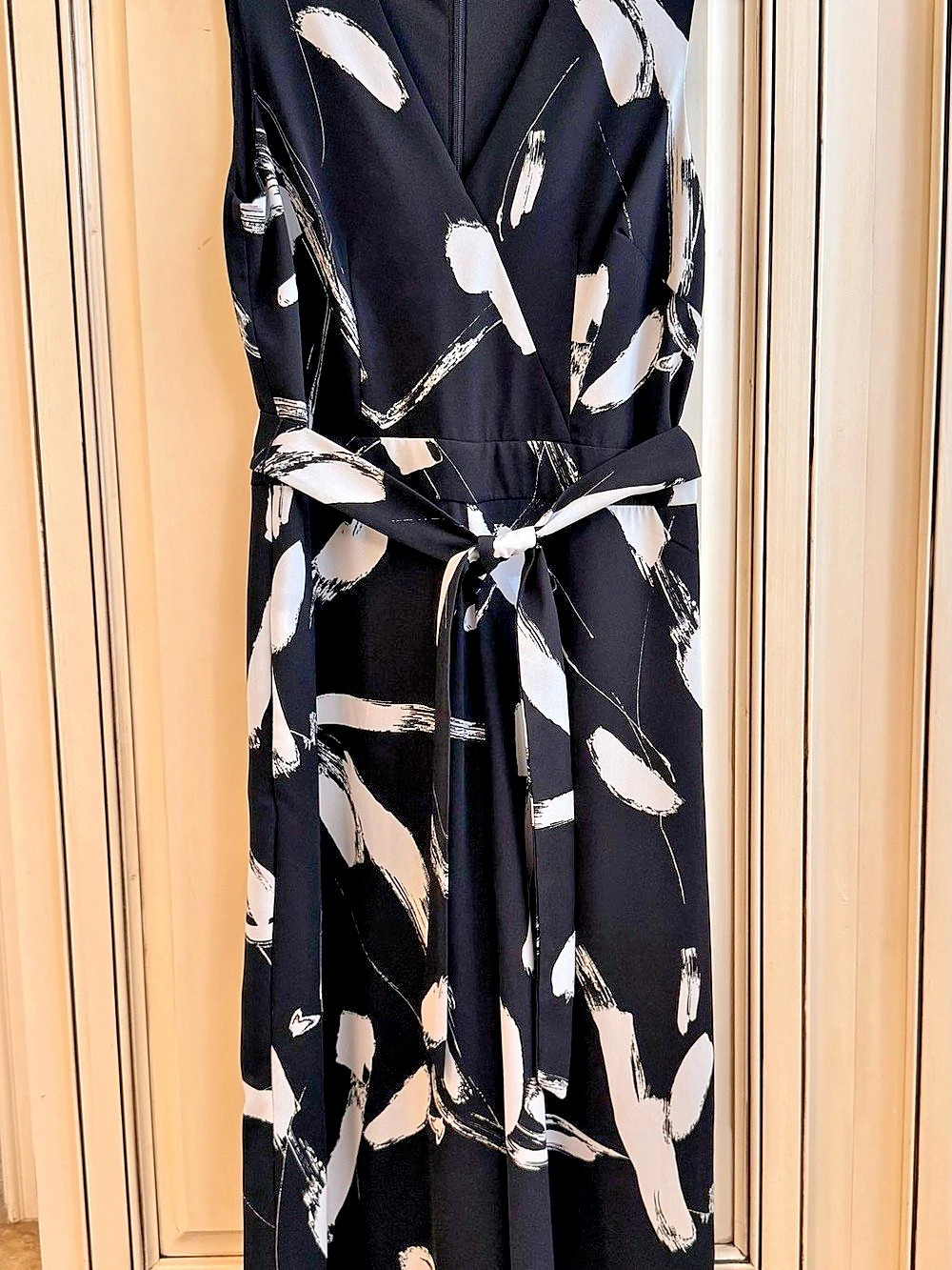 Maia Abstract Print Cropped Jumpsuit Black & White Size 2 Like New